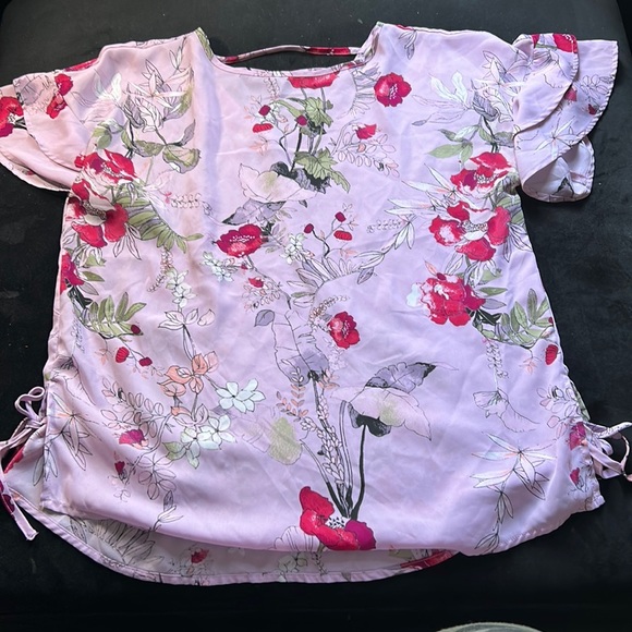 Lightly Used Maurice’s Floral Blouse Size Medium - Picture 1 of 3